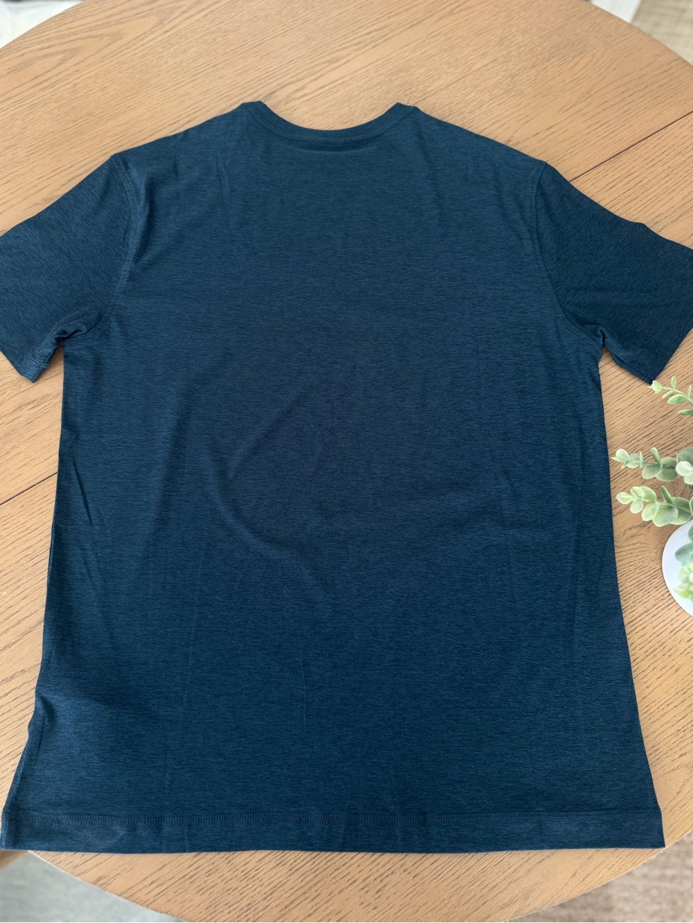 VUORI Strato Tech Tee Navy Heather Performance T Shirt Mens - Picture 3 of 4